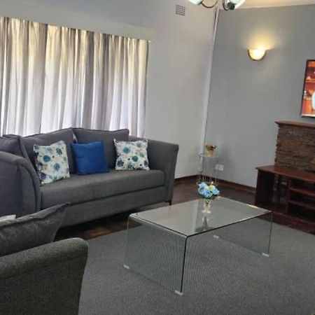 Lovely 3 Bed In Mount Pleasant - 2153 Harare Kültér fotó